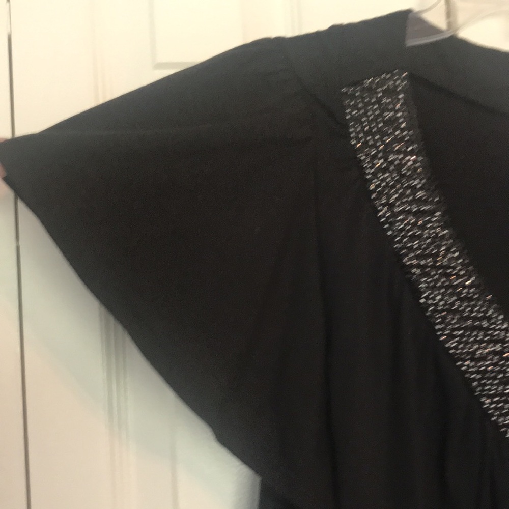 Ladies black blouse, polyester/rayon/spandex-guaranteed comfy. Short sleeves - Picture 5 of 6